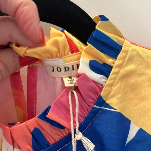 NWT Multi color blouse size medium. - Picture 2 of 4